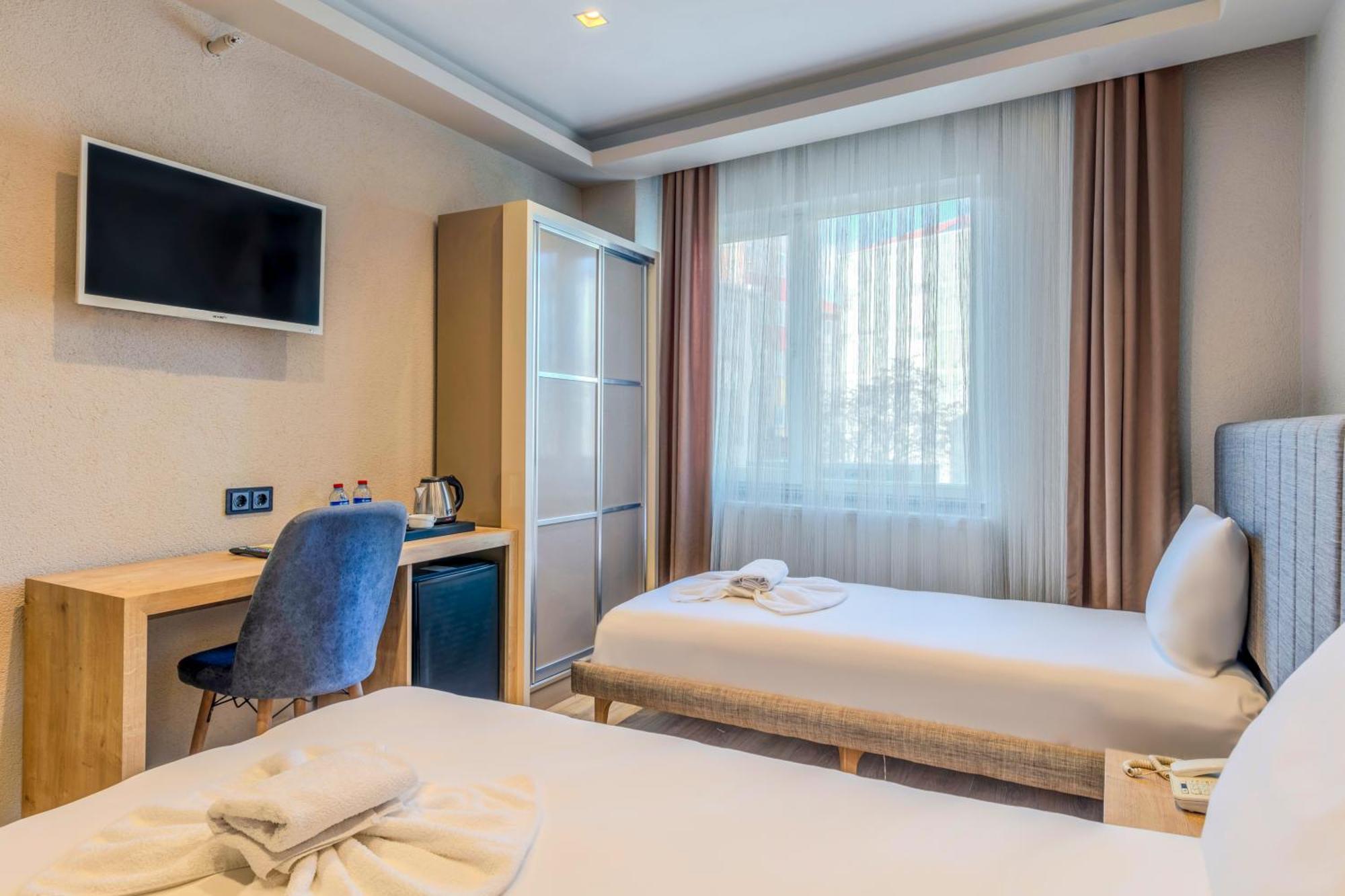 เอวิม โฮเทล Hotel คอร์ลู ภายนอก รูปภาพ