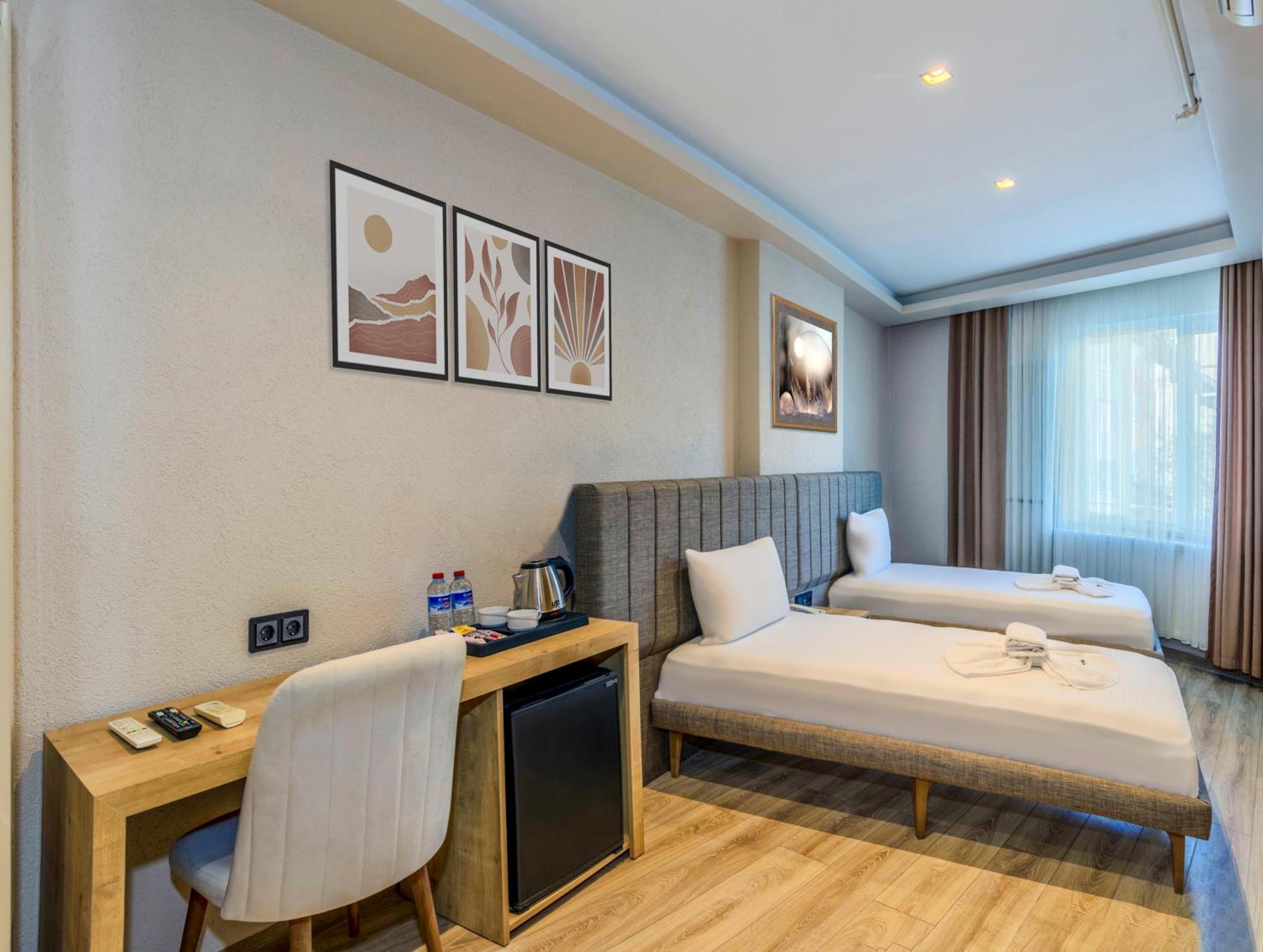 เอวิม โฮเทล Hotel คอร์ลู ภายนอก รูปภาพ